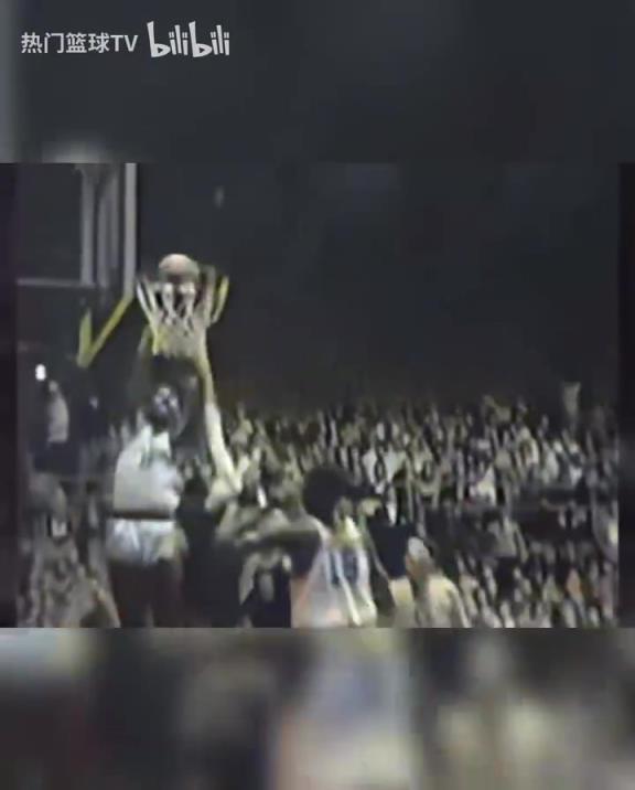 這是怪物嗎？張伯倫高中時期是怎么打球的？校園里的明星！