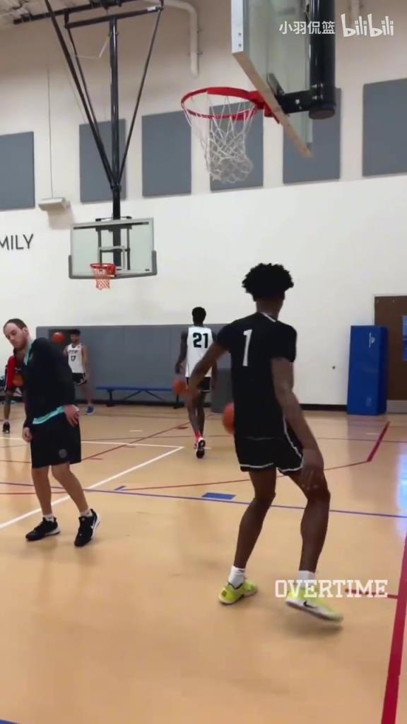 地表最強身體素質？阿門扣籃簡直就像直升機起飛一樣！