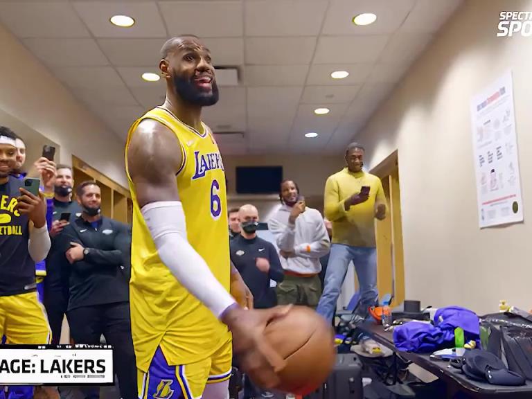 里弗斯絕殺之后湖人隊的更衣室氛圍，簡直不要太和諧??！