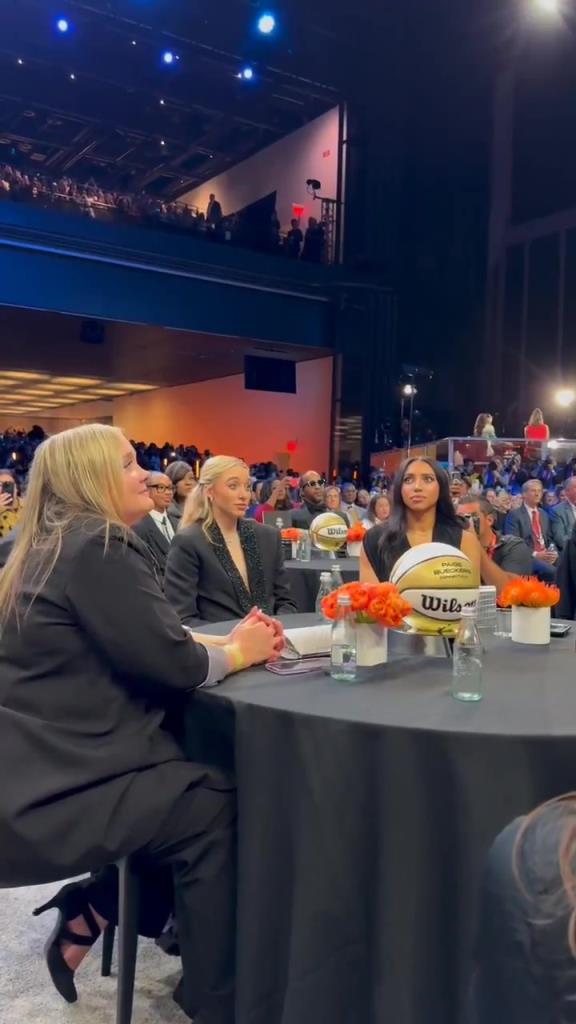 今天這穿搭，差點沒認出來！佩奇-布克斯當選WNBA狀元后十分淡定