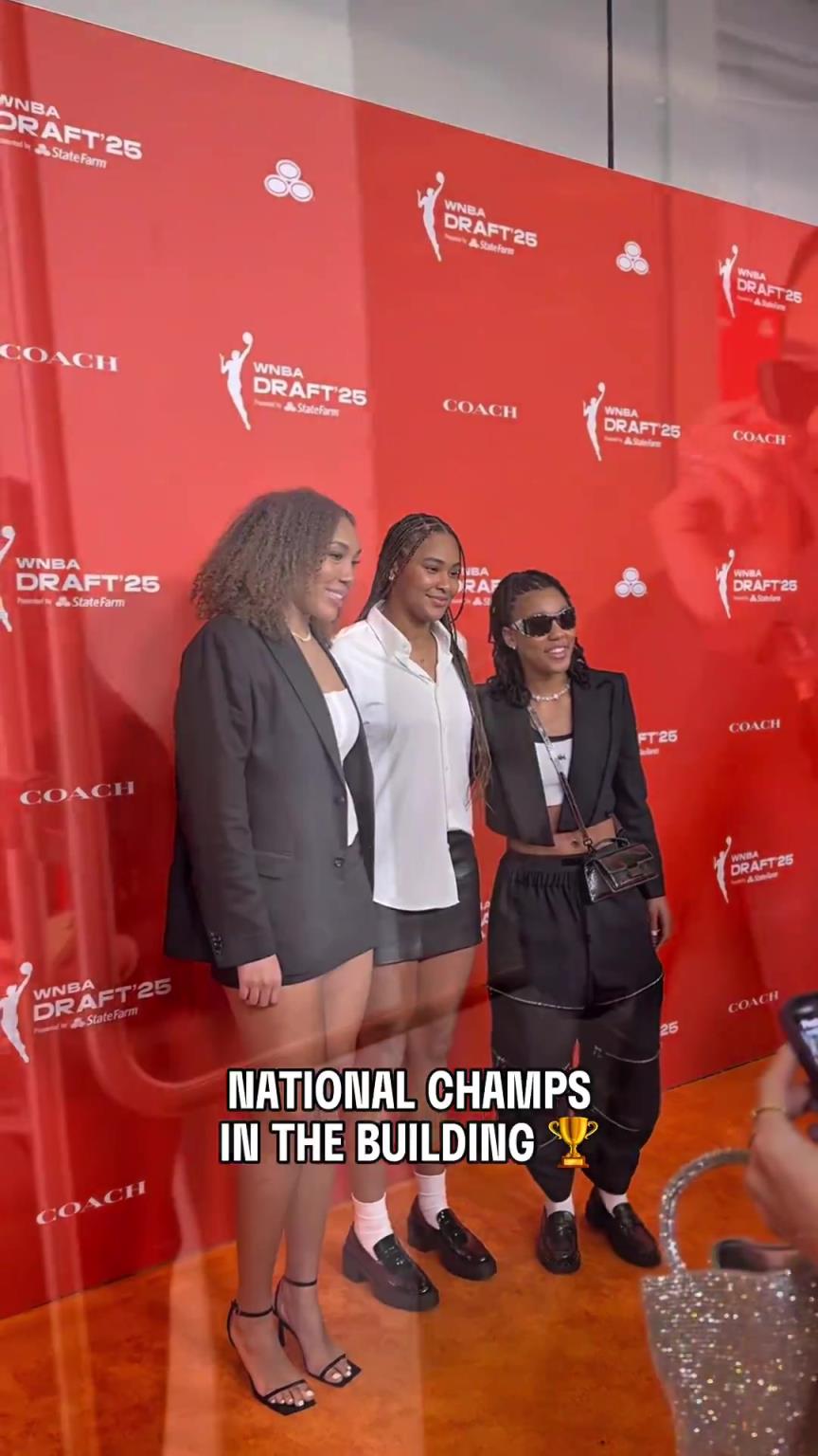 吧友們有喜歡的嗎？WNBA選秀大會上，到處都有靚麗的風景線