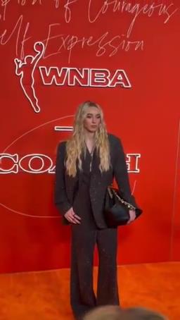 女狀元佩吉強勢登陸WNBA，實力超強，顏值也杠杠的